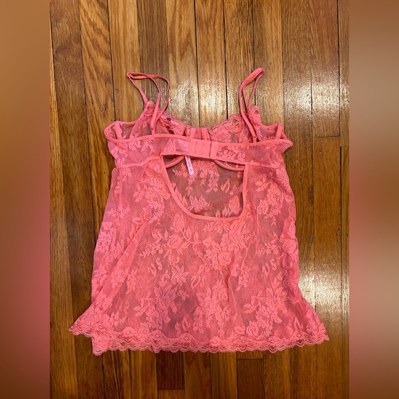 Victoria’s Secret size 36D lace chemise with underwire - Picture 2 of 3